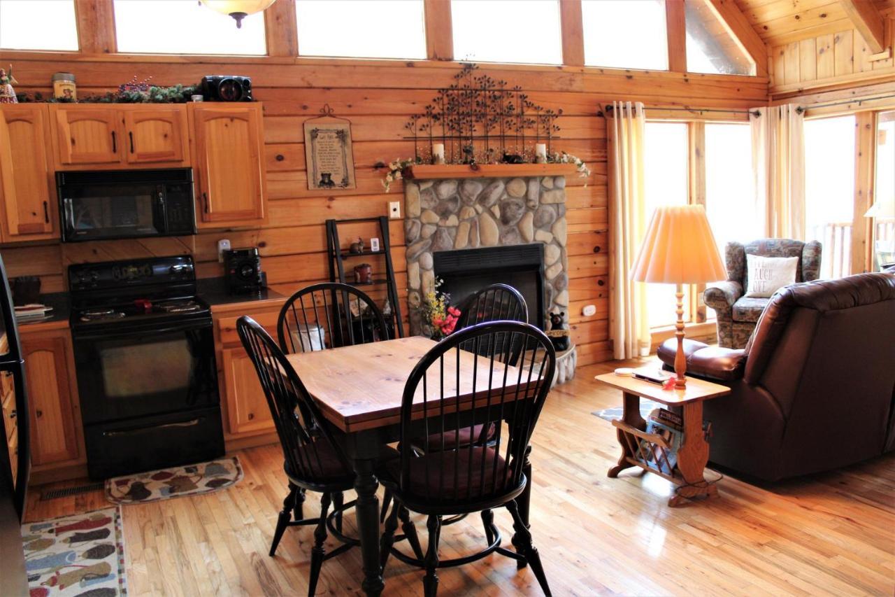 Mountain Joy -Private Treehouse Style Cabin That Sleeps 4-Free Tickets Gatlinburg Exterior photo
